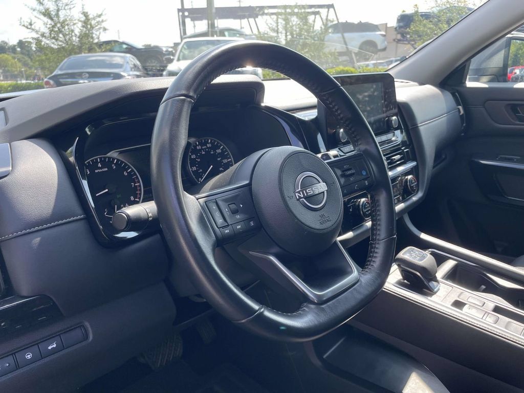 Used 2025 Nissan Pathfinder SV FWD image 18