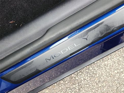 Used 2021 Tesla Model Y Long Range image 31