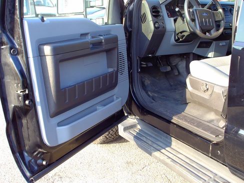 Used 2016 Ford F250 XL w/ Power Equipment Group AWD/4WD image 5