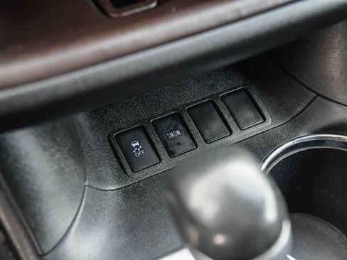 Used 2017 Toyota Highlander Plus FWD image 21