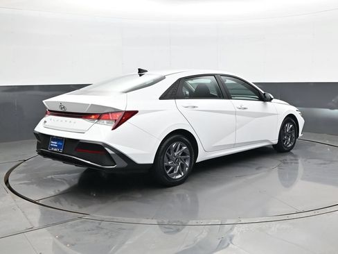 Certified 2024 Hyundai Elantra SEL FWD image 6