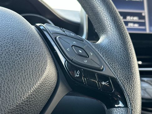 Used 2019 Toyota C-HR LE FWD image 25