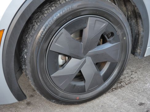 Certified 2025 Toyota Prius LE image 16