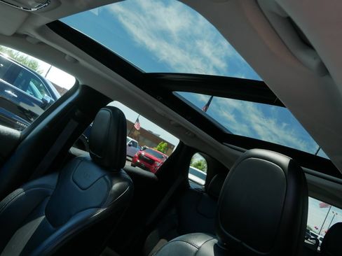 Used 2020 Jeep Cherokee Limited AWD/4WD image 11