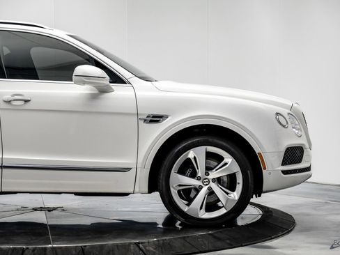 Used 2019 Bentley Bentayga image 21