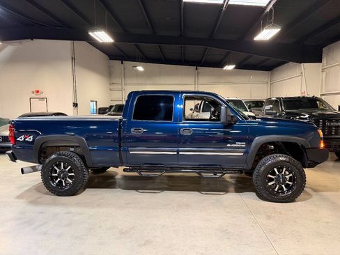 Used 2006 Chevrolet Silverado 2500 LT w/ Heavy-Duty Power Package AWD/4WD image 6