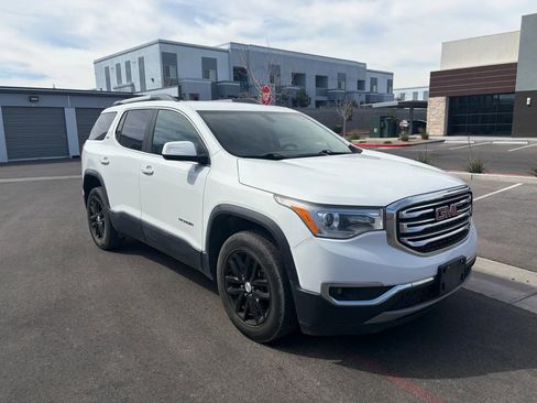 Used 2018 GMC Acadia SLT image 2