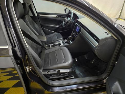 Used 2021 Volkswagen Passat 2.0T SE image 11