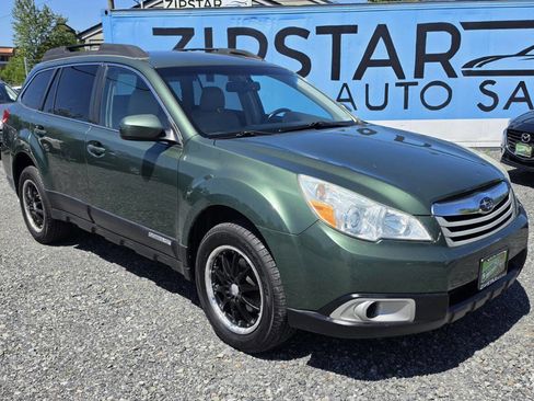 Used 2010 Subaru Outback 2.5i Premium AWD/4WD image 1