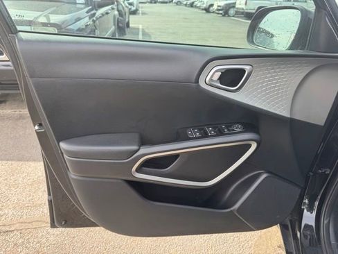 Used 2023 Kia Soul S image 13