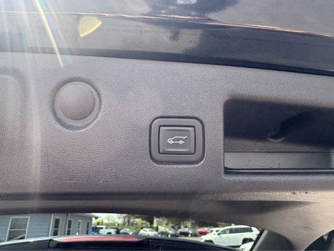 Used 2023 Chevrolet Equinox LT w/ Driver Convenience Package image 16