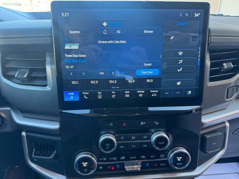 Used 2024 Ford Expedition Max XLT image 12