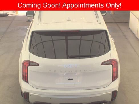 Used 2024 Kia Telluride S image 3