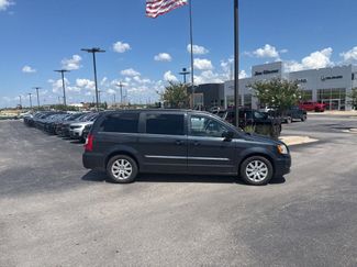 Used 2014 Chrysler Town & Country Touring image 1