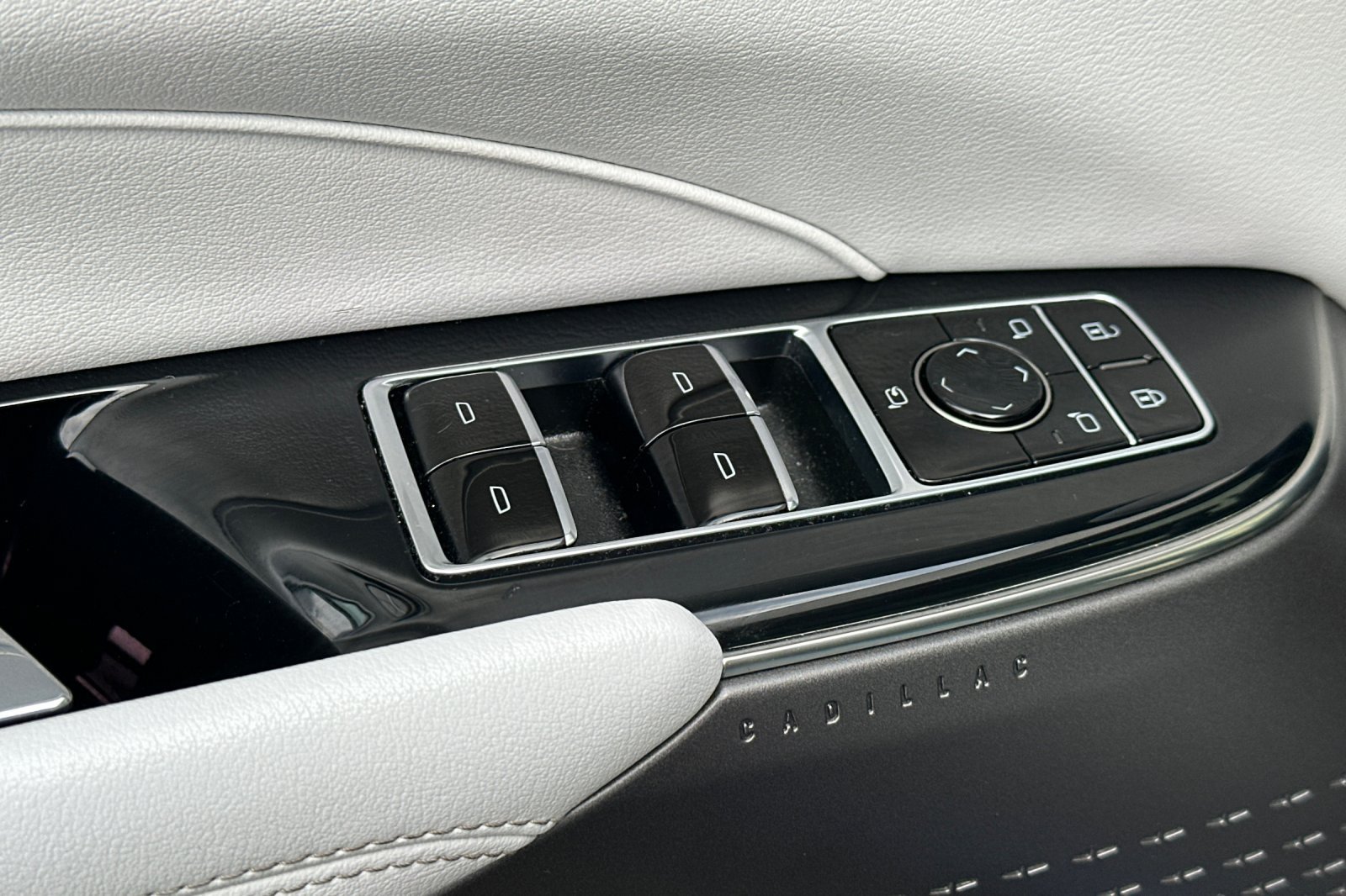 Certified 2024 Cadillac Lyriq Luxury RWD image 12