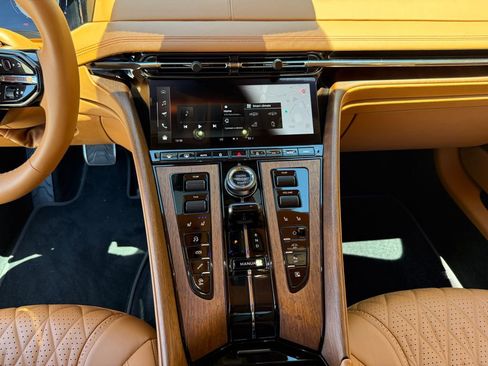 Used 2024 Aston Martin DB12 Coupe RWD image 10