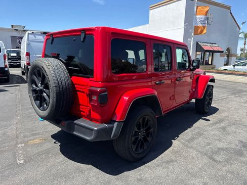 Used 2024 Jeep Wrangler Unlimited Sahara AWD/4WD image 16