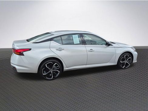 Used 2024 Nissan Altima 2.5 SR AWD/4WD image 4