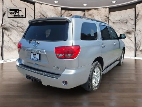Used 2015 Toyota Sequoia SR5 AWD/4WD image 5