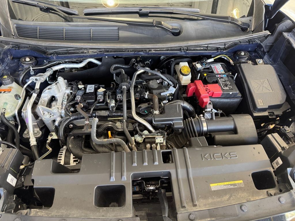 Used 2025 Nissan Kicks SR AWD/4WD image 21