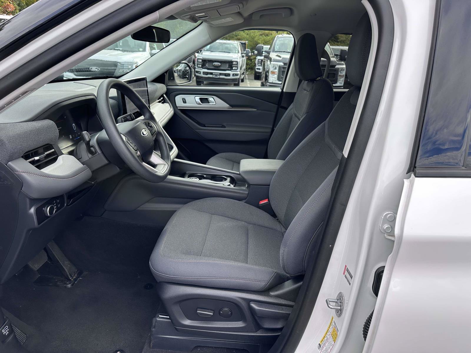 Used 2026 Ford Explorer Active AWD/4WD image 12