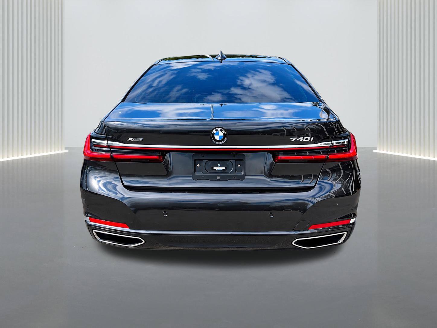 Used 2022 BMW 740i xDrive AWD/4WD image 3