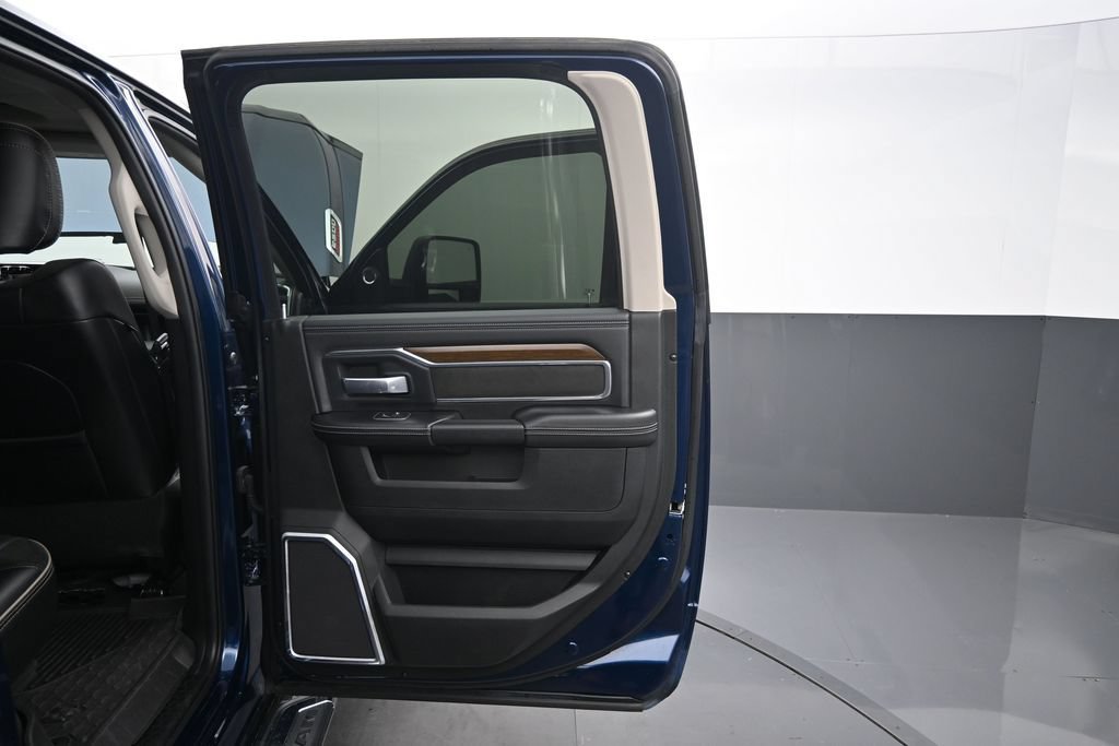 Used 2023 RAM 2500 Laramie AWD/4WD image 30