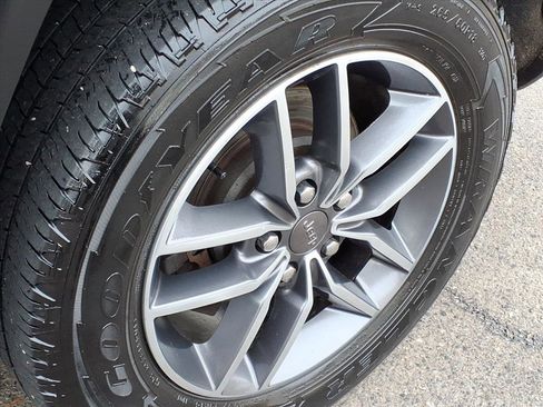 Used 2019 Jeep Grand Cherokee Limited w/ Luxury Group II image 13