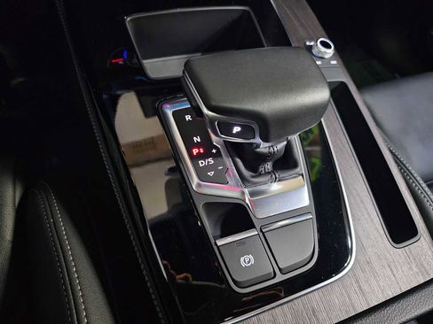 Used 2025 Audi Q5 e Premium Plus w/ Premium Plus Package image 32