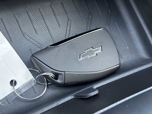 Used 2025 Chevrolet Equinox EV RS FWD image 24