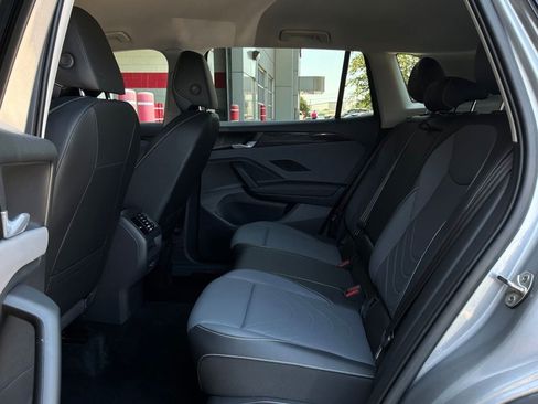 Used 2026 Volkswagen Tiguan SE FWD image 12