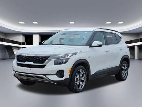 Certified 2022 Kia Seltos EX image 9