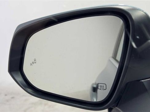 Used 2023 Toyota Highlander XLE image 12