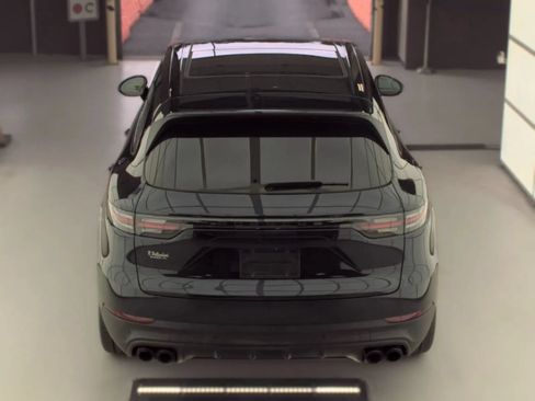 Used 2023 Porsche Cayenne Platinum Edition AWD/4WD image 13
