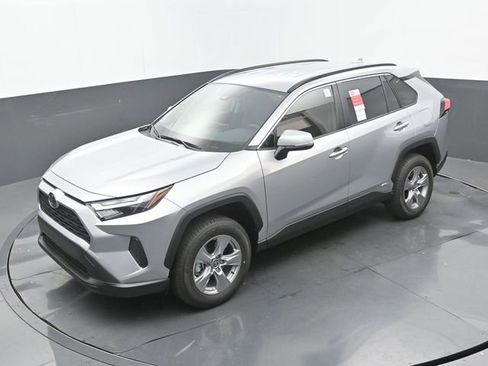 Used 2025 Toyota RAV4 XLE image 30