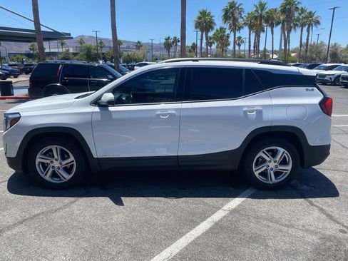 Used 2019 GMC Terrain SLE w/ Driver Convenience Package FWD image 8