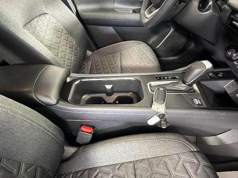 Used 2026 Nissan Kicks SV FWD image 34
