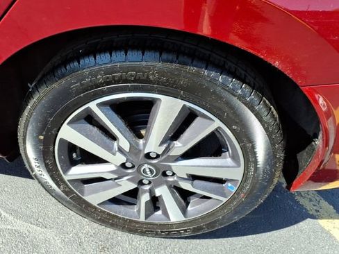 Used 2024 Nissan Versa SV FWD image 9