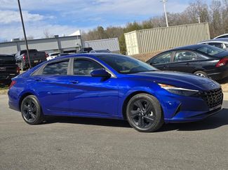 Used 2023 Hyundai Elantra SEL video 1