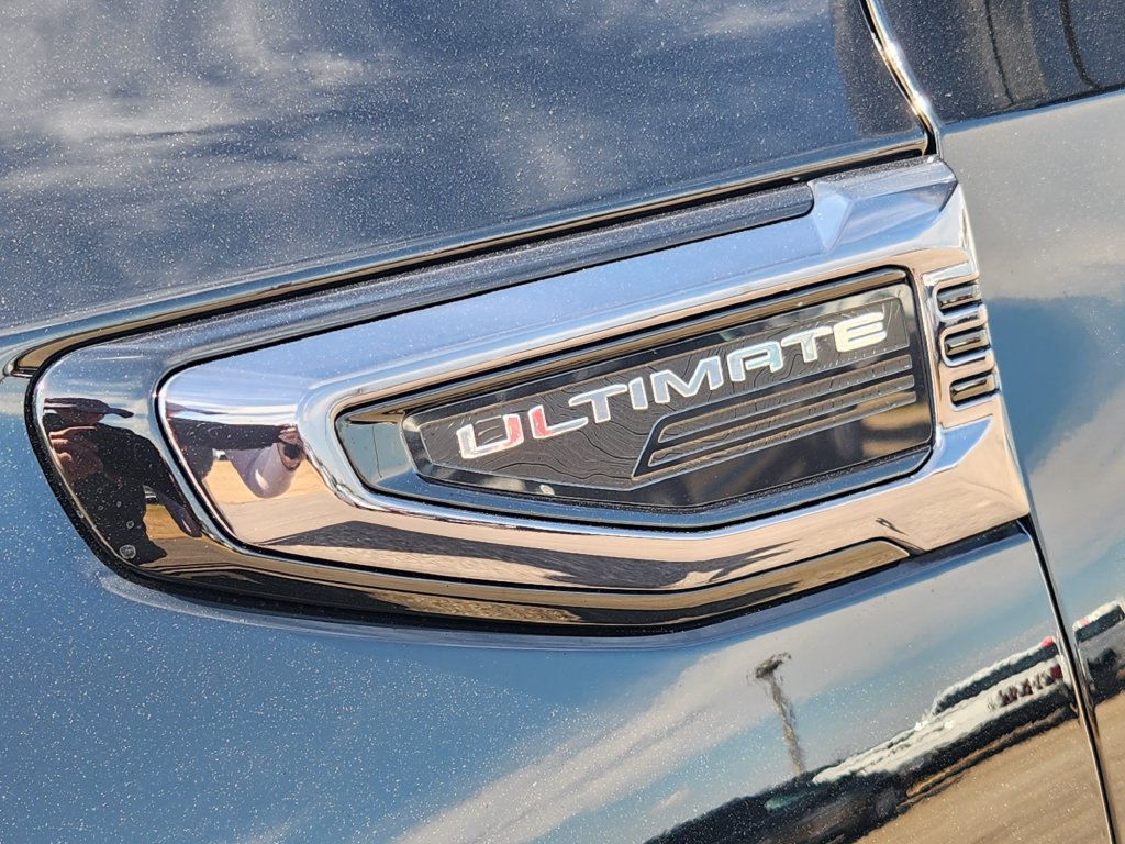 Used 2025 GMC Yukon Denali Ultimate w/ LPO, Floor Liner Package AWD/4WD image 12