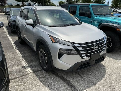 Used 2024 Nissan Rogue SV AWD/4WD image 4