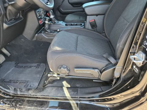 Used 2026 Jeep Gladiator Mojave AWD/4WD image 18