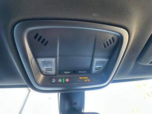 Used 2023 Chevrolet Traverse LT FWD image 40