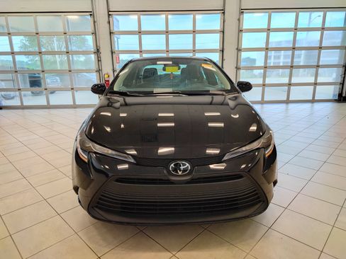Used 2025 Toyota Corolla LE FWD image 8