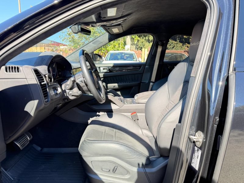 Used 2022 Porsche Cayenne Turbo GT AWD/4WD image 12