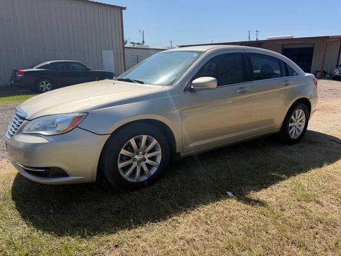 Used 2013 Chrysler 200 Touring FWD image 4