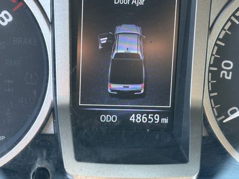 Used 2021 Toyota Tacoma SR5 image 8