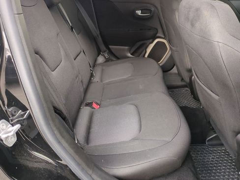 Used 2017 Jeep Renegade Latitude image 19