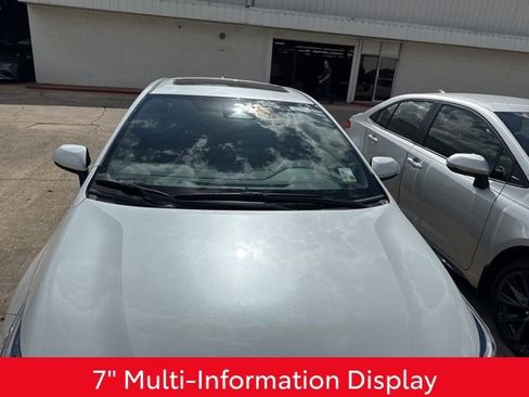 Used 2025 Toyota Corolla SE w/ SE Premium Package image 11