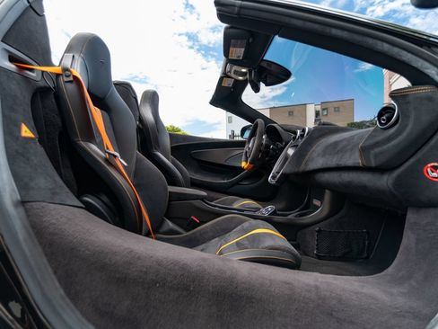 Used 2020 McLaren 600LT Spider RWD image 18